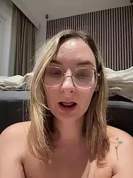 The_Snowwhitee from StripChat is Freechat