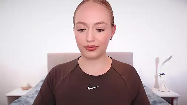 vickyblondi from StripChat is Freechat
