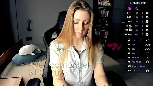 Try the hottest girls free webcams as they get au naturel and get naked fulfilling your nuttiest whims.