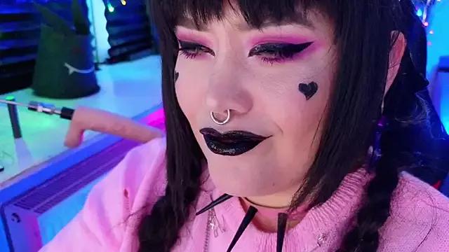 wickedxqueen from StripChat is Freechat