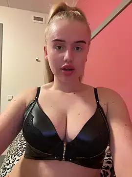 Photos of yourhornyslut from StripChat is Freechat