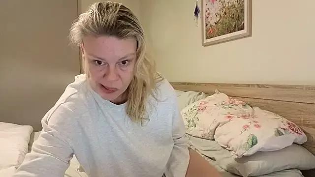 YourMuseLily from StripChat is Freechat