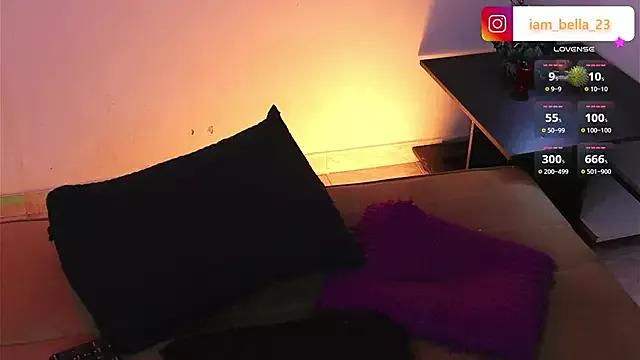 yourtoybella from StripChat is Freechat
