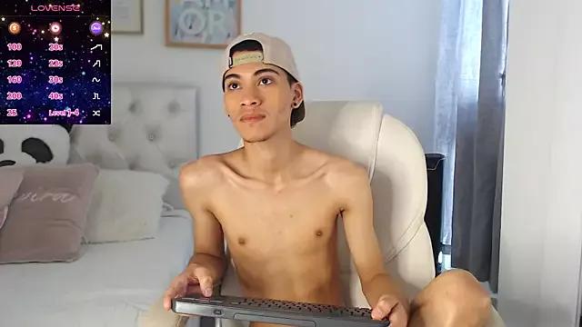 yulian_vasquez from StripChat is Freechat