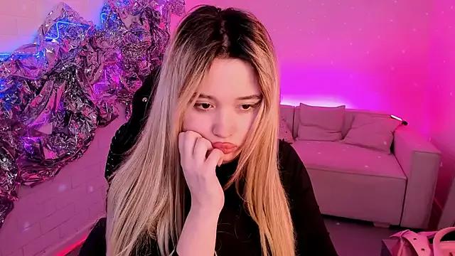 YunaLovesi from StripChat is Freechat