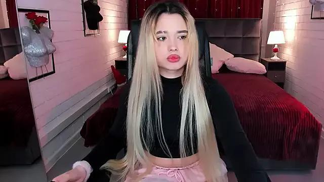 YunaLovesi from StripChat is Freechat